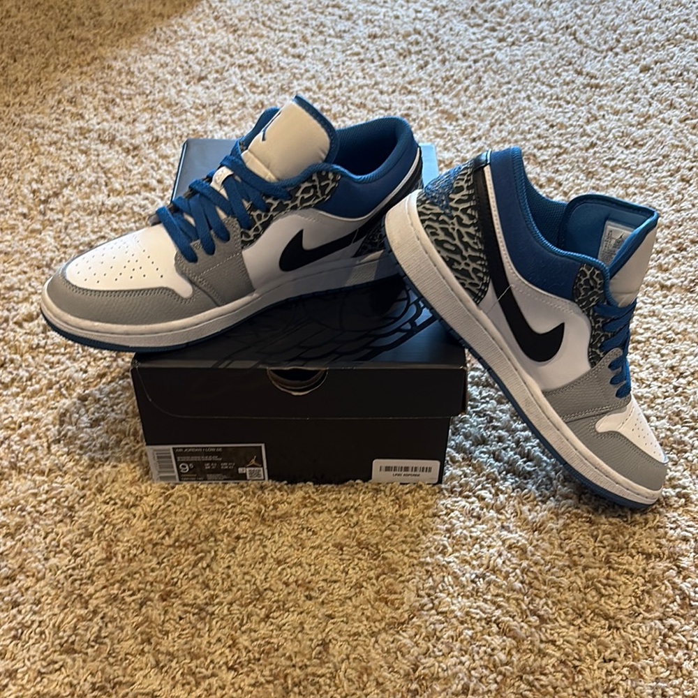 Air Jordan 1 low Blue and Gray Sneakers